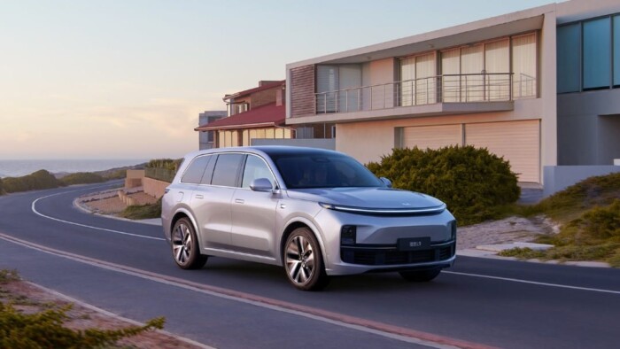 Félelmetes: az egész család aludt az autópályán száguldó kocsiban 2