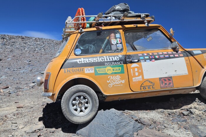 50 éves autóval mászták meg a legmagasabb vulkánt 6