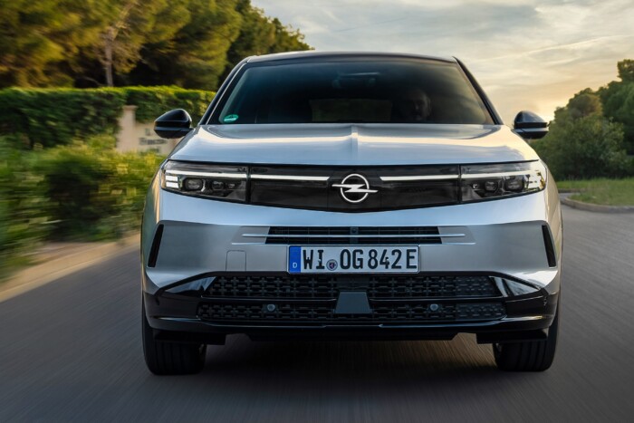 380 kilométert ment árammal az Opel hibridje 5