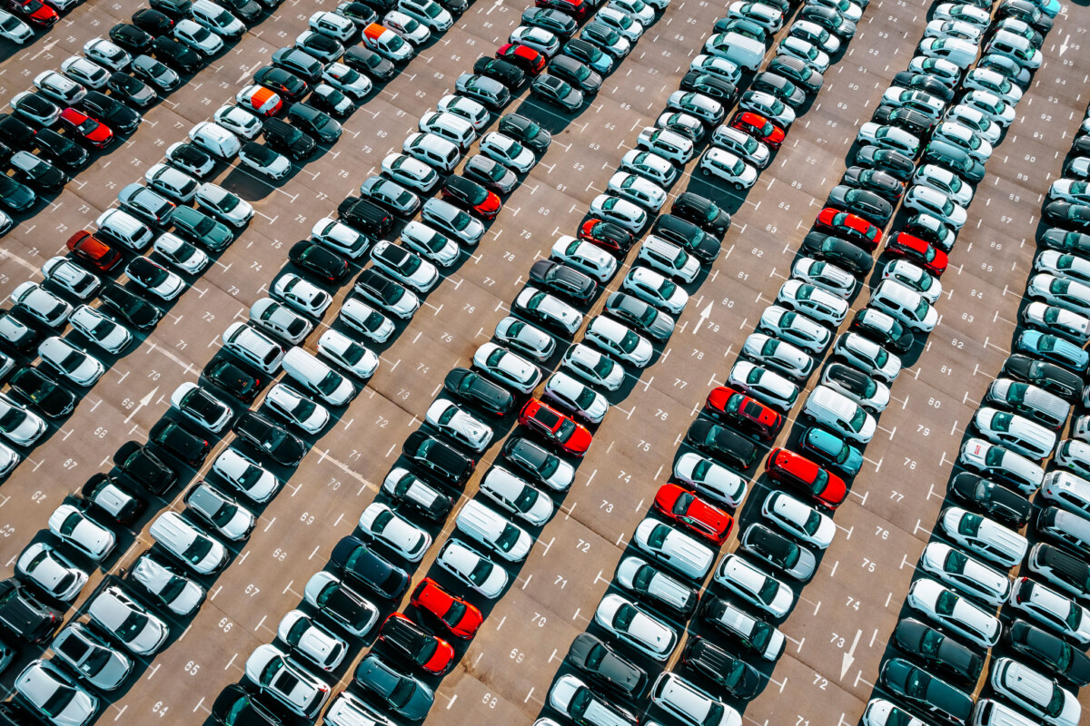 Egy szakértő szerint nincs szükség a kisboltoknak parkolókra