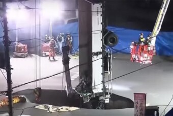 Egy hét alatt sem tudták kimenteni a víznyelőbe zuhant sofőrt