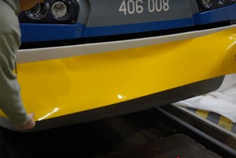 Sárgára átmatricázott járműveket indított a MÁV