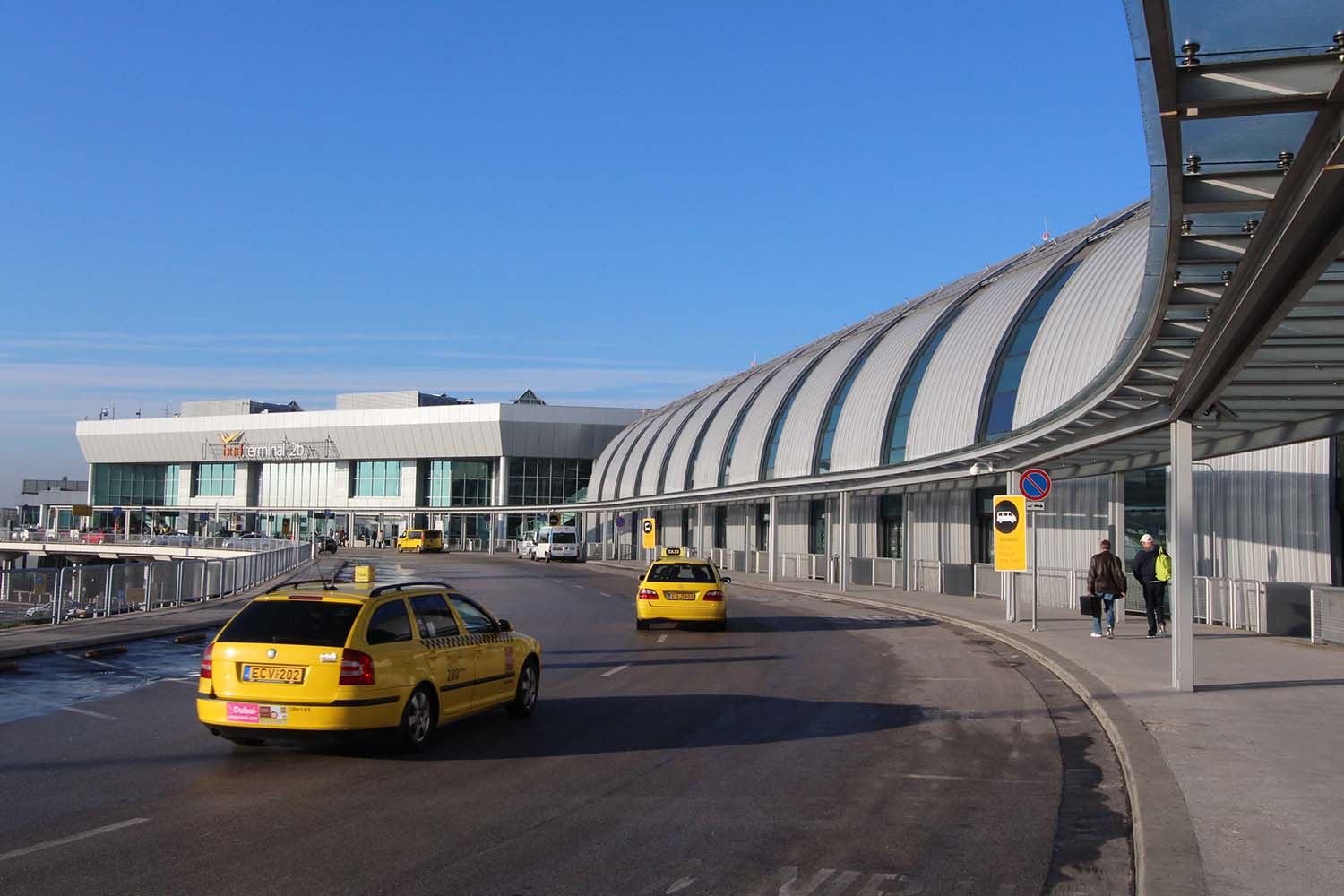 Kezdődik a közlekedési káosz a ferihegyi reptérnél