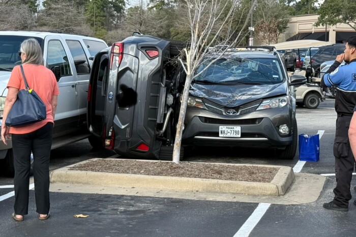 Lehetetlenül szűk helyre állt be, a tűzoltók szedték ki 1