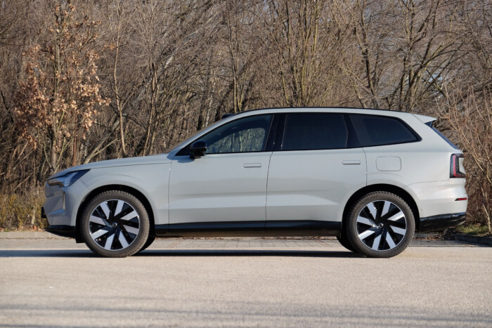 Családi behemót hét üléssel, 517 lóerővel 7