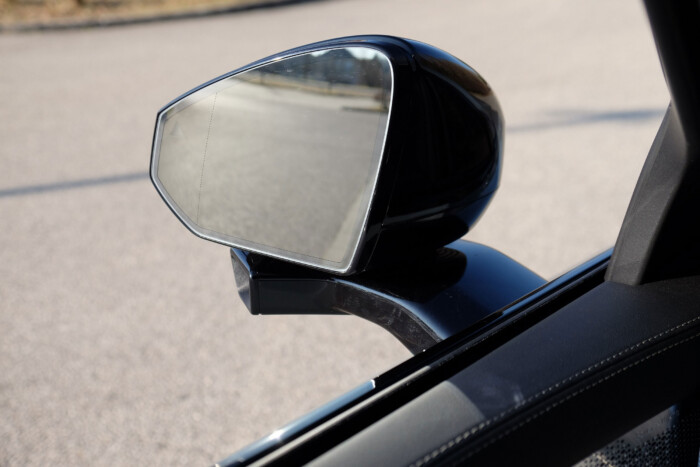 Családi behemót hét üléssel, 517 lóerővel 27