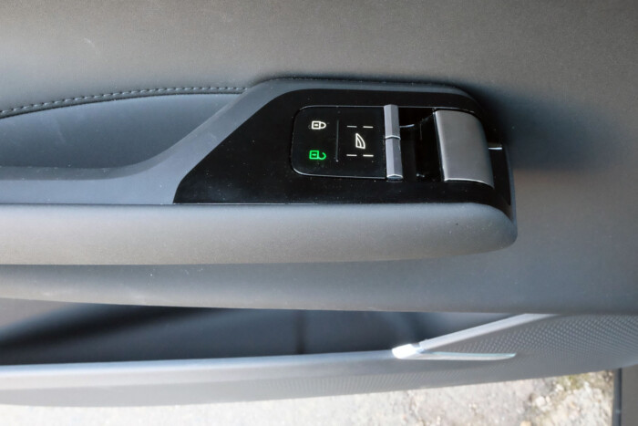 Családi behemót hét üléssel, 517 lóerővel 18