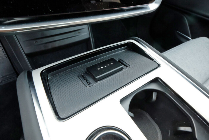 Családi behemót hét üléssel, 517 lóerővel 19