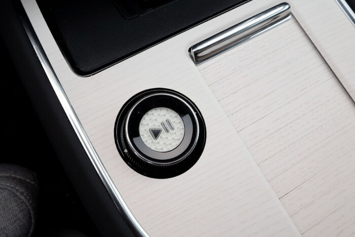 Családi behemót hét üléssel, 517 lóerővel 21