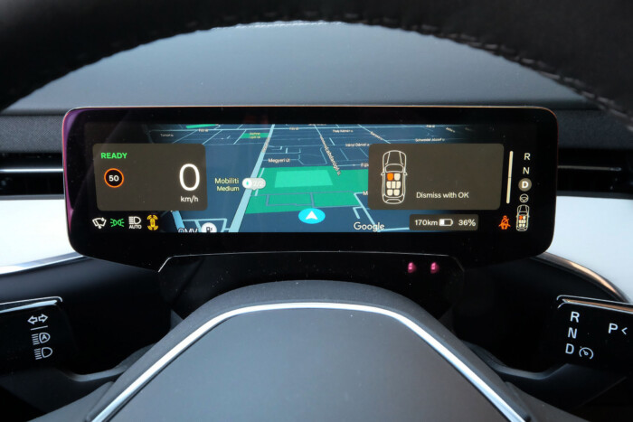 Családi behemót hét üléssel, 517 lóerővel 26