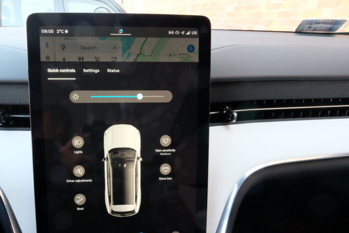 Családi behemót hét üléssel, 517 lóerővel 17