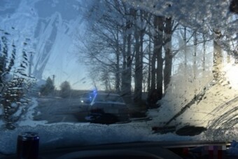 Nem kaparta le a jeget a szélvédőről, halálra gázolt egy biciklist