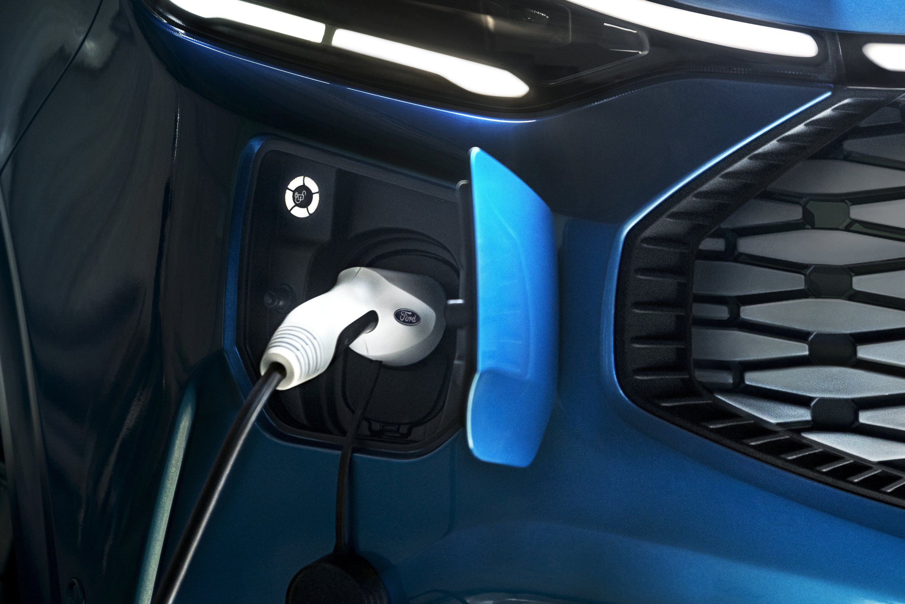 All-New All-Electric E-Transit Custom from Ford Pro is Set to S | Vezess | Vezess