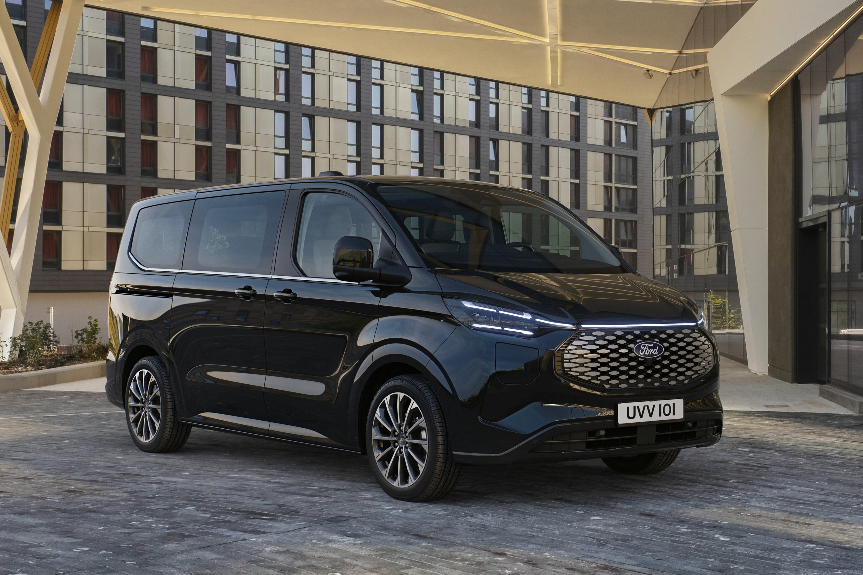 Ford Pro Reveals All-Electric E-Tourneo Custom Multi-Activity Ve | Vezess | Vezess