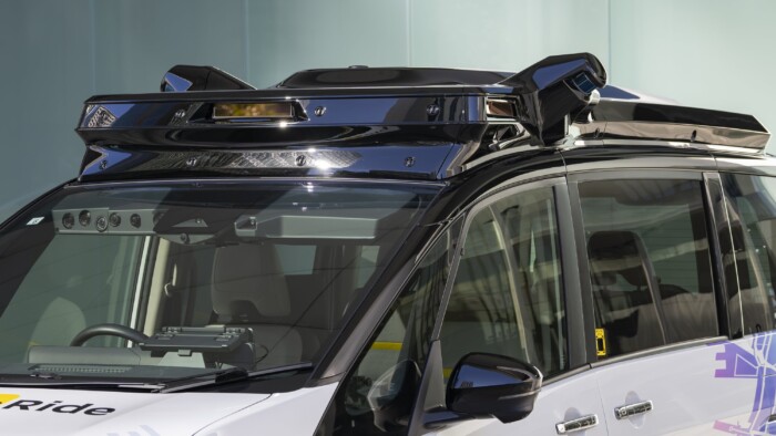 Sofőr nélkül manőverezett a városban egy Nissan 6