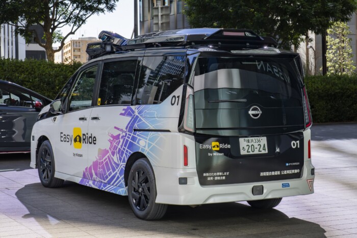 Sofőr nélkül manőverezett a városban egy Nissan 9