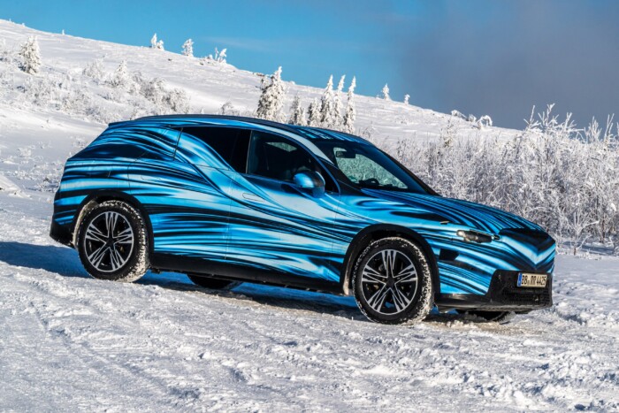 Középkategóriás SUV-val erősít a Mercedes-Benz 8