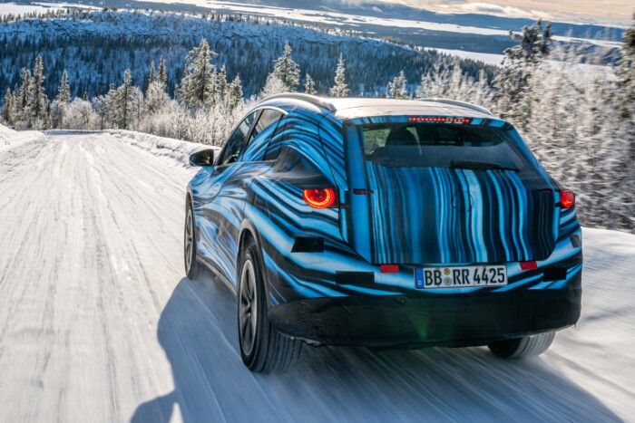 Középkategóriás SUV-val erősít a Mercedes-Benz 9