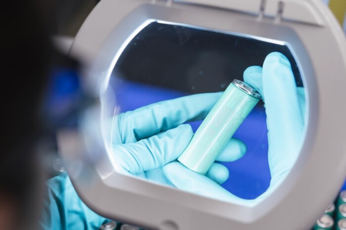 140 éves akkugyárat vesz a Porsche 6 | Vezess 140 éves akkugyárat vesz a Porsche 6