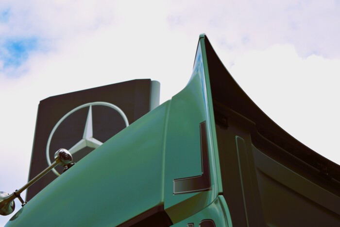 Ezért nőtt meg 8 centivel az új Mercedes-Benz 8