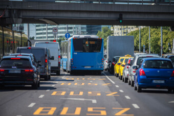 Újra rászálltak a buszsávokra a rendőrök, és nem véletlenül
