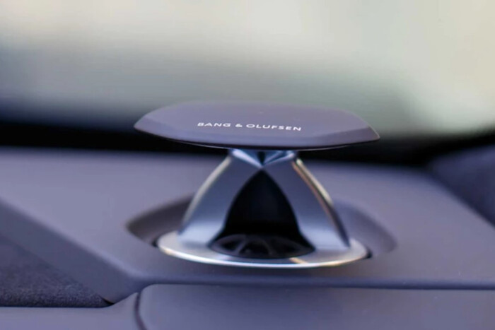 150 milliós autót villantott a magyar focista 6