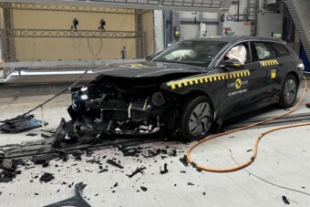 Két tonna tömény biztonság ez az autó