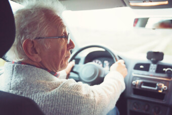 Újra vizsgára köteleznék az idős autósokat