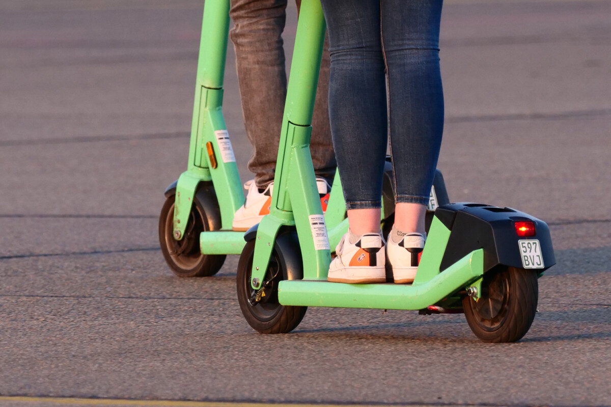 Rollerrel miatt, ugrik az autós jogsi is