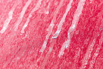 Nem vicc, így segít az uborkalé az autósoknak