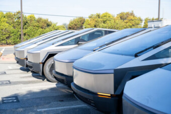 46 000 Teslát hívnak vissza. Menet közben széthullanak