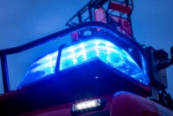 Ellopott egy tűzoltóautót, 14 parkoló autót gyalult le 7