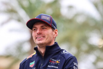 F1: Verstappen összeállt az Aston Martinnal