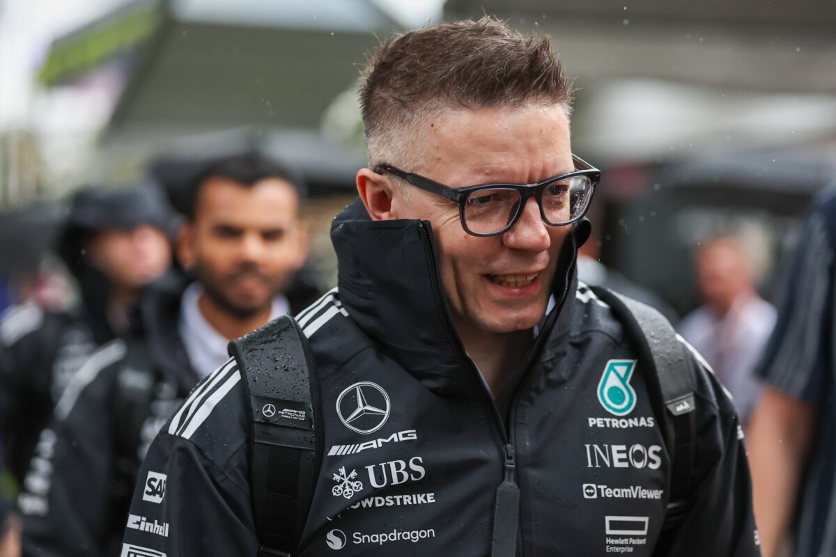 Vicces baki: Hamiltonnak „üzent” a Mercedes mérnöke