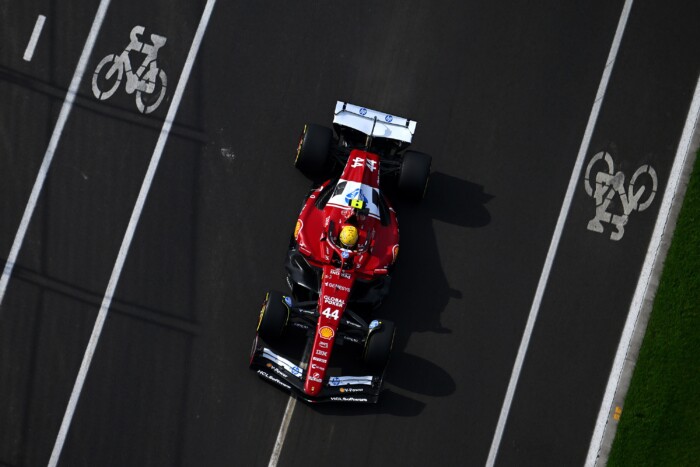 F1: Pole-pozícióval indítana a Ferrarinál Hamilton