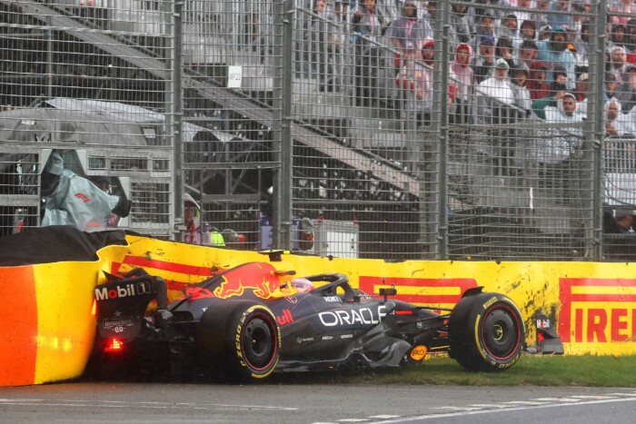 Káoszfutammal indult a Forma-1-es szezon 10