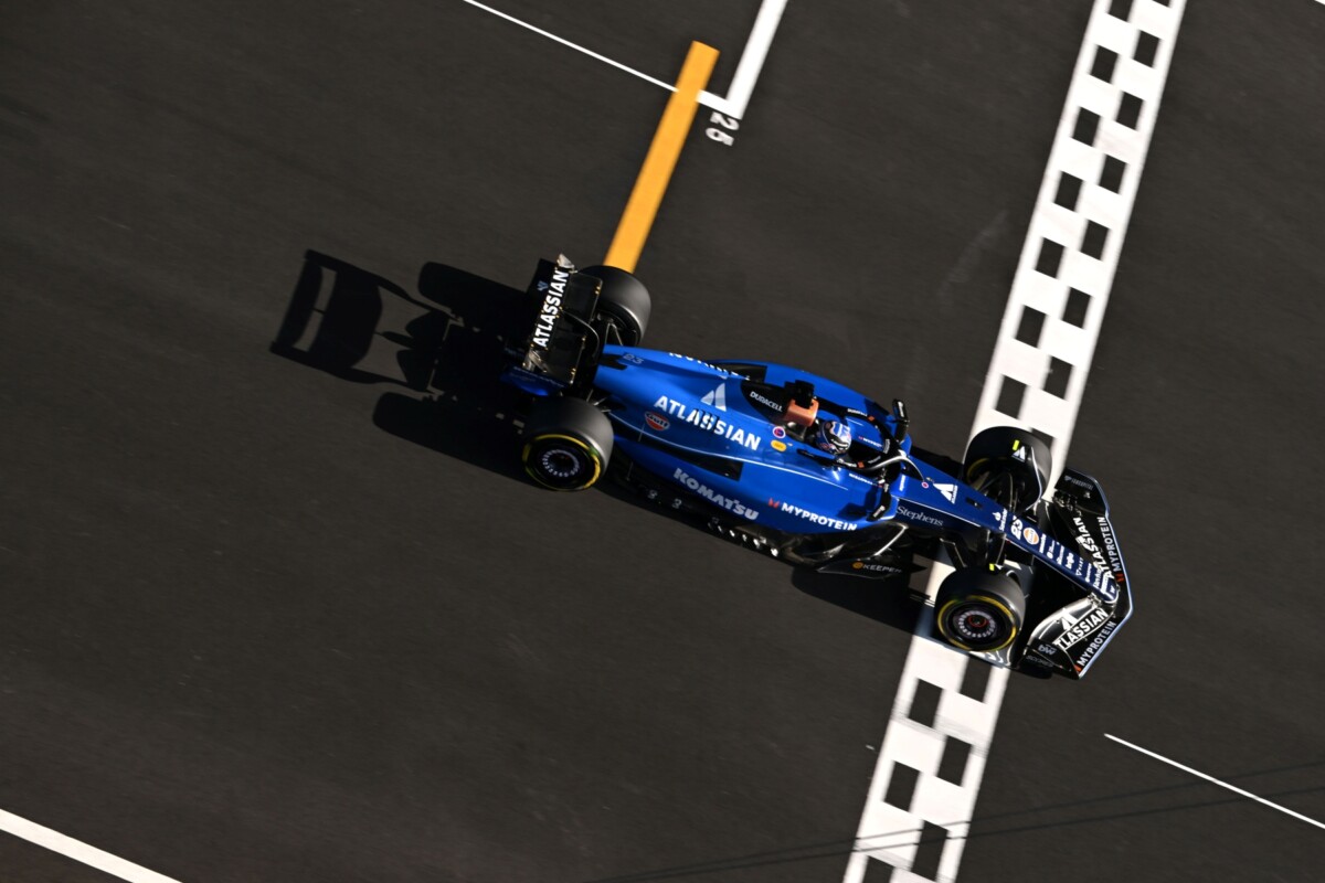 F1: Egy memóriakártya miatt büntették a Williamst