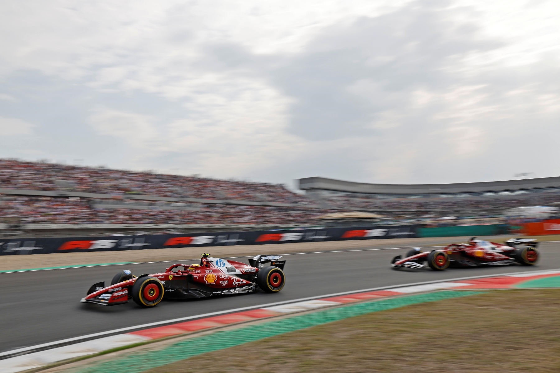 F1: Elárulta a Ferrari, hogyan szúrta el a kínai futamot