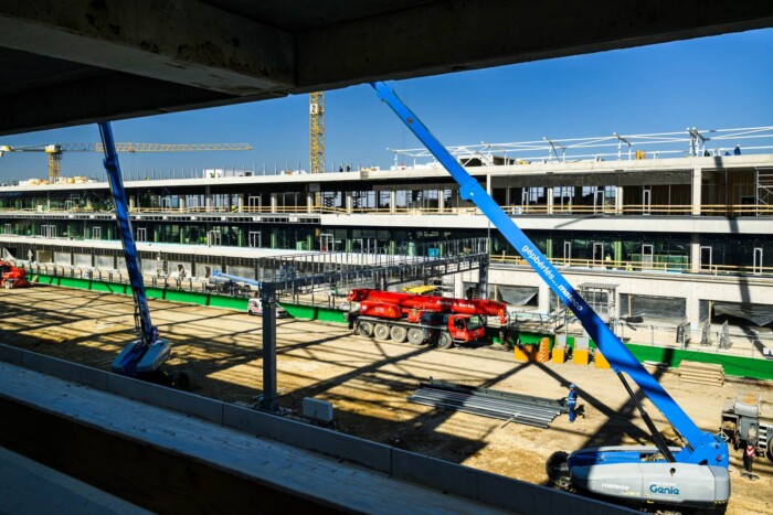 Tűz, eső, hollywoodi forgatás: így zajlik egy Forma–1-es hétvége belülről 11