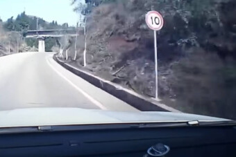 Kegyetlen pofont kapott az élettől a 10-es táblára fittyet hányó autós