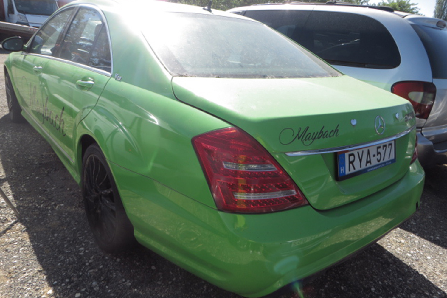 Kivéreztetett Mercedest árult a NAV, több autórajongó elsírja magát