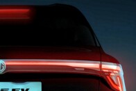 Hibrid árban ad villanymotort ez az autó 10