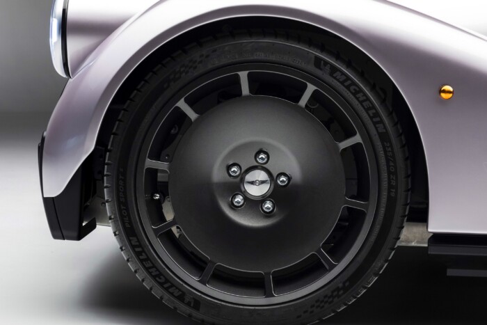 Instant veterán a Morgan új csúcsmodellje 14