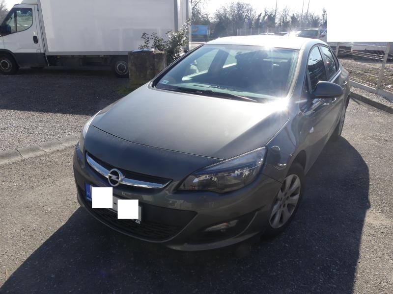 Féláron kínál lefoglalt Teslákat a NAV 7