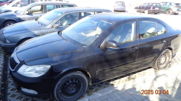 Féláron kínál lefoglalt Teslákat a NAV 3