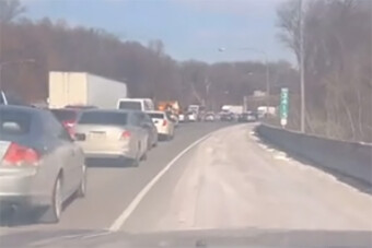 Lecsapott a karma a leállósávon dugót kerülő autósra