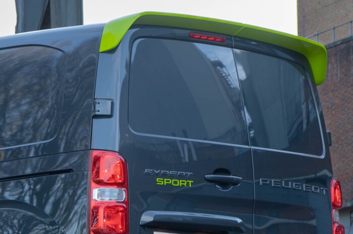 Furgonból faragott sportautót a Peugeot