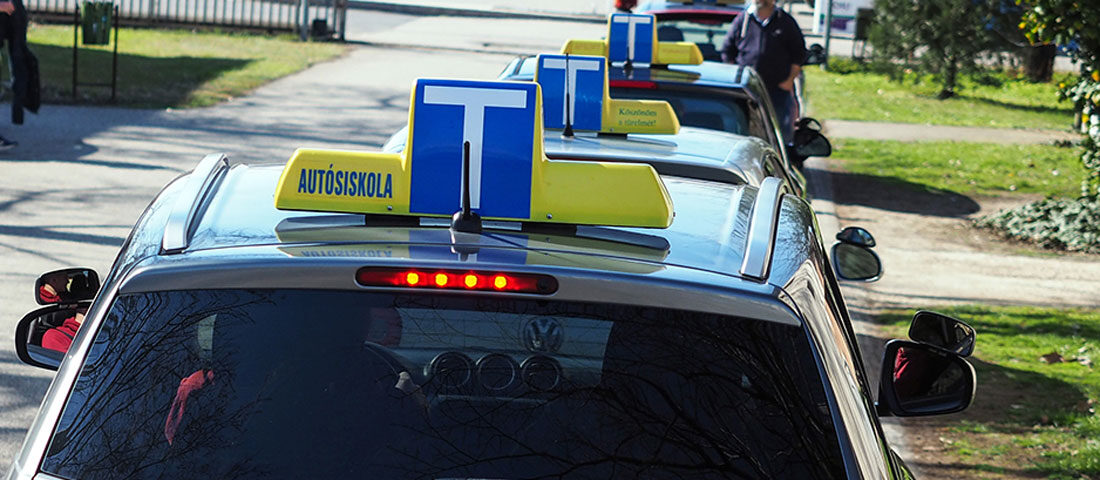 Életmentő katonával indult be az ingyenes jogsiszerzés