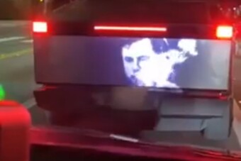 Tömegével határolódnak el Elon Musktól a teslások