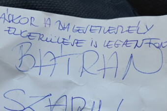 Bátor, de veszélyes parkolásért járt cetli a szélvédőre Budapesten